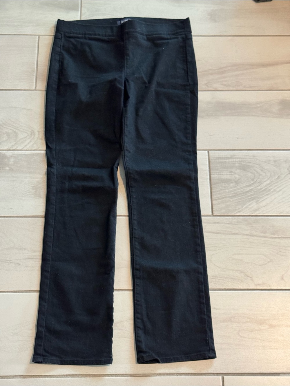 NYDJ Black Straight-Leg Jeans โ Sleek Minimalist Fit